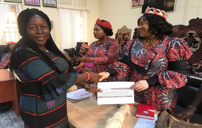 PIA’s 30% Advocacy Campaign to the Queens of Bayelsa State at the Bayelsa State Traditional Rulers Council Secretariat on Saturday 2nd July 2022. (Photo: NDEBUMOG’s Bayelsa State 30% Advocacy Team and GCRM on behalf of Oxfam.)